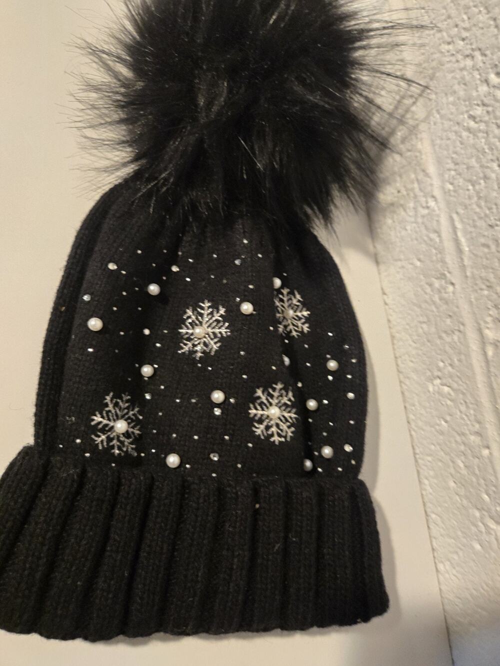 Coco-carmen Womens Winter Hat One Size Used Good Condition